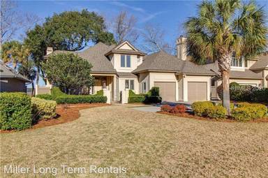 Main picture of 35 Old Fort Dr