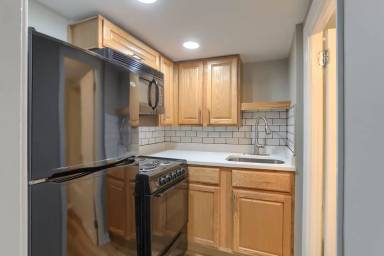Main picture of 107 Locust St