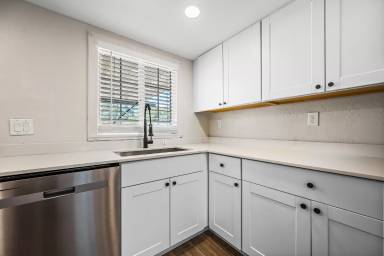Main picture of 750 West 1st Street - 1