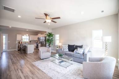 Main picture of 130 Dry Creek Commons Dr