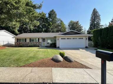 Main picture of 3826 NE 3rd St