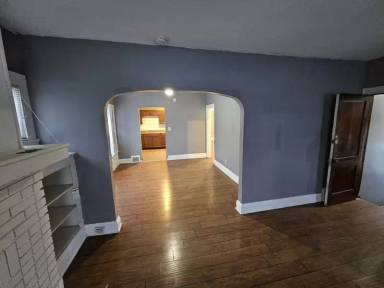 Main picture of 4915 E 109th St