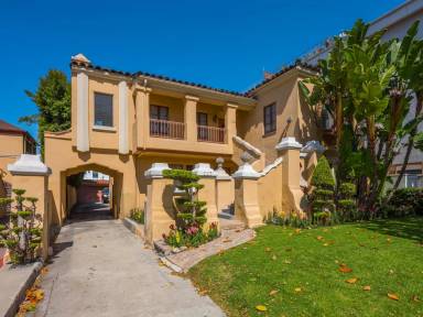 Main picture of 223 1/2 S Gale Dr