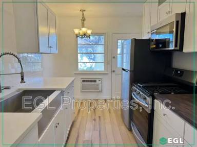 Main picture of 2807 W Victory Blvd