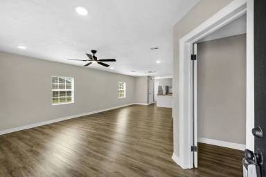 Main picture of 1301 SW Tennessee Ave