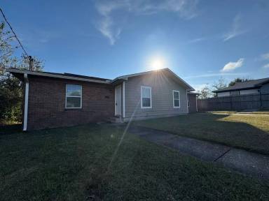Main picture of 4006 E 11th St