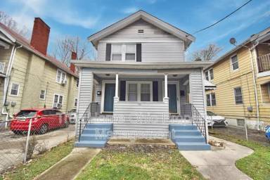 Main picture of 3670 Vine St