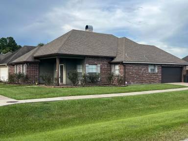 Main picture of 114 Colchester Dr