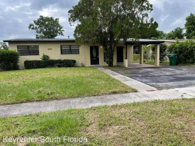 Main picture of 4720 NW 11th Pl