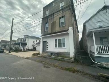 Main picture of 65 Center St