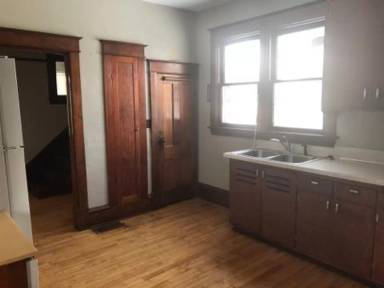 Main picture of 924 N Park St
