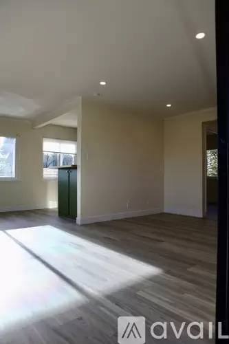Main picture of 900 Toyon Dr