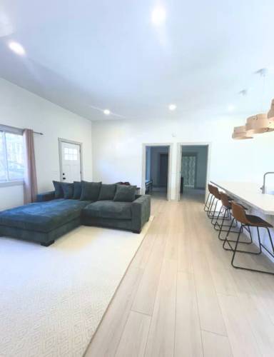 Main picture of 1501 Middle Rd