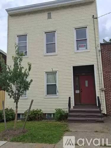 Main picture of 1243 Broadway