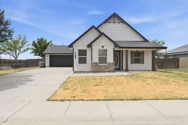 Main picture of 1295 N Blossom Ave