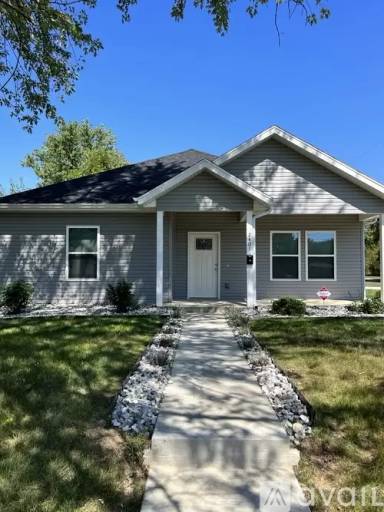 Main picture of 2401 W Walnut St