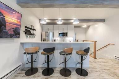 Main picture of 989 Tahoe Blvd Apartments