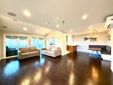 Main picture of 1145 Nimitz Ln
