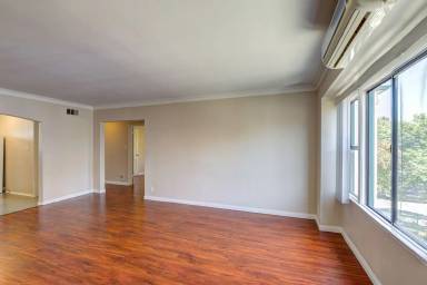 Main picture of 1154 S Plymouth Blvd