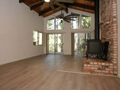 Main picture of 27125 Lake Dr