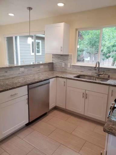 Main picture of 2978 Villa St