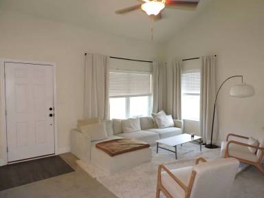 Main picture of 300 Seamarge Ln
