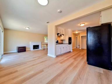 Main picture of 464 Independence Dr