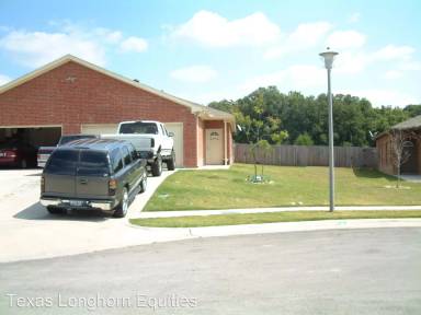 Main picture of 933 Sylvia St
