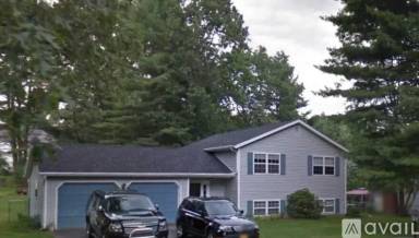 Main picture of 30 Pinehollow Dr