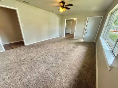 Main picture of 114 S Hearon Dr