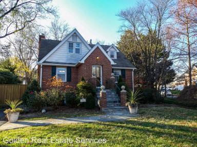 Main picture of 903 Crestview Dr