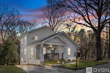 Main picture of 1970 Billups St SW