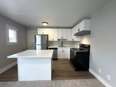 Main picture of 2419 State St