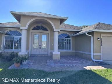 Main picture of 1072 SW Castaneda Ln