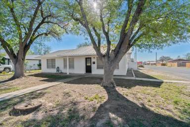 Main picture of 1301 E 2nd St