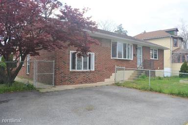Main picture of 429 N Governor Printz Blvd