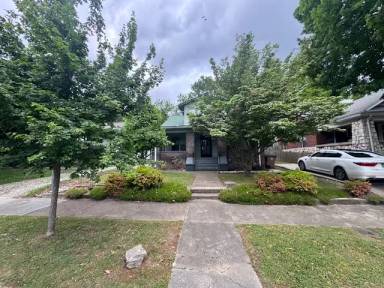 Main picture of 2531 Woodbine Ave