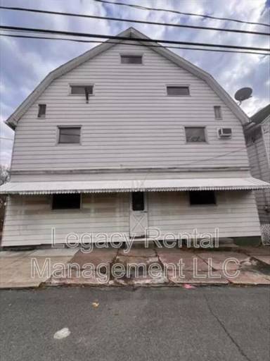 Main picture of 168 S Main St