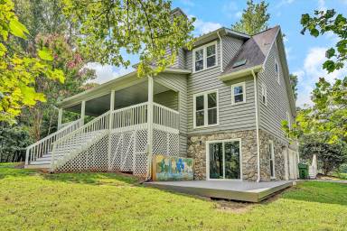 Main picture of 400 N Church Dr