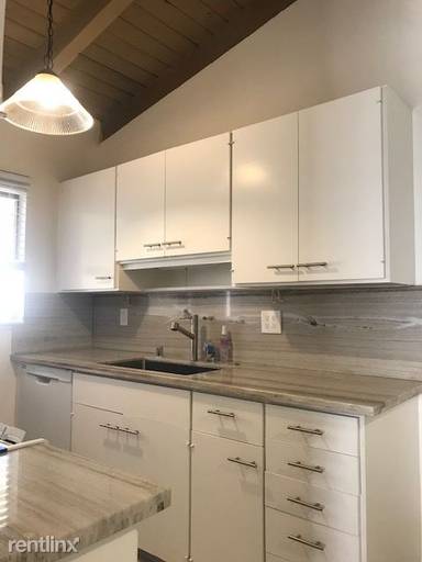 Main picture of 19 Knoll Ln