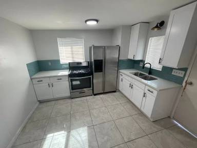 Main picture of 211 S Victoria Ave