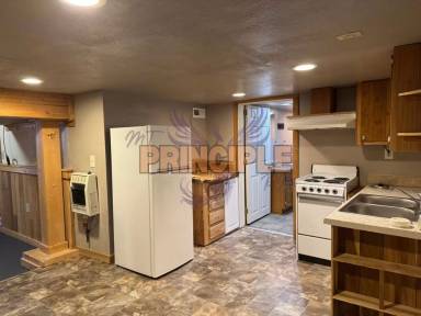 Main picture of 715 W 6th St