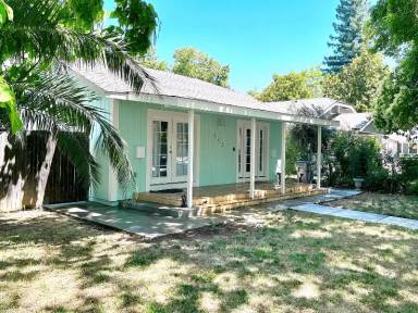 Main picture of 141 Earl Ave
