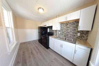 Main picture of 1100 W Poplar St