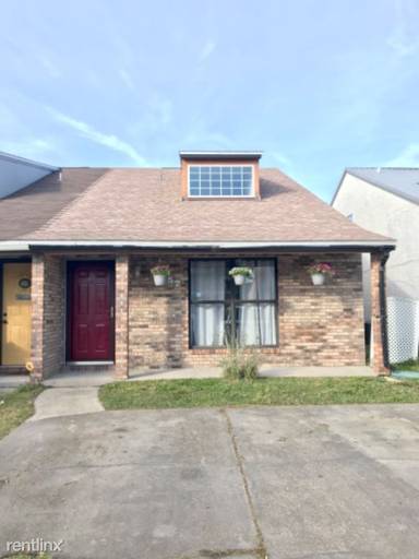 Main picture of 4044 Woodridge Rd