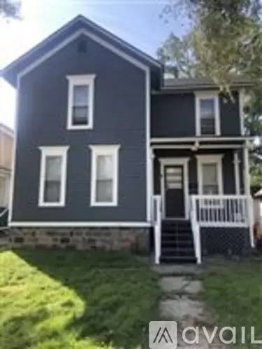 Main picture of 213 Ballard St