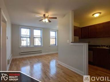 Main picture of 818 W Diversey Pkwy