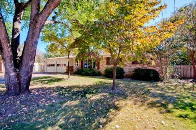 Main picture of 205 Curtis Cir SE