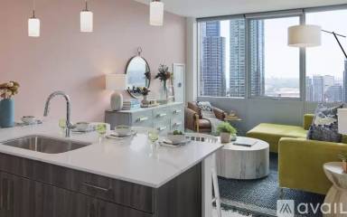 Main picture of 720 S Michigan Ave