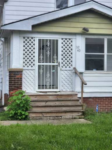 Main picture of 3240 E 119th St